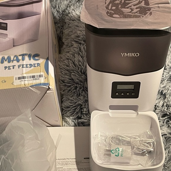 YMIKO AUTOMATIC PET FEEDER - Picture 11 of 12